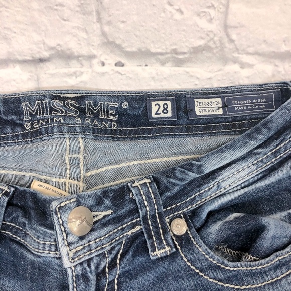 Miss Me Jeans Straight leg Medium wash denim Size 28 Short with stretch - Picture 6 of 15